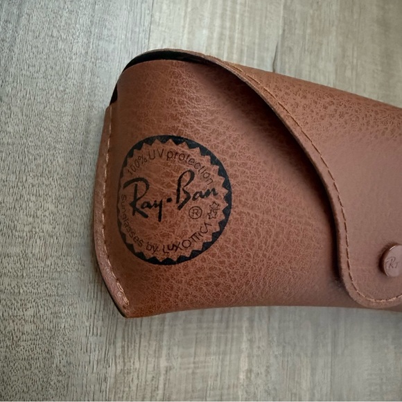 Ray-Ban Tan Sunglasses Case with Velvet Lining - Picture 2 of 5